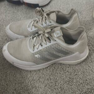 Volleyball shoes. Women’s 9.